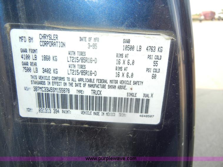 image for item D4600 1995 Dodge Ram 3500 SLT flatbed pickup truck