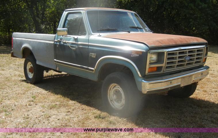 image for item D4603 1983 Ford F250 XL pickup truck