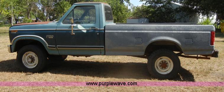 image for item D4603 1983 Ford F250 XL pickup truck