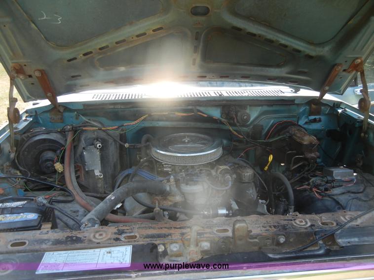 image for item D4603 1983 Ford F250 XL pickup truck