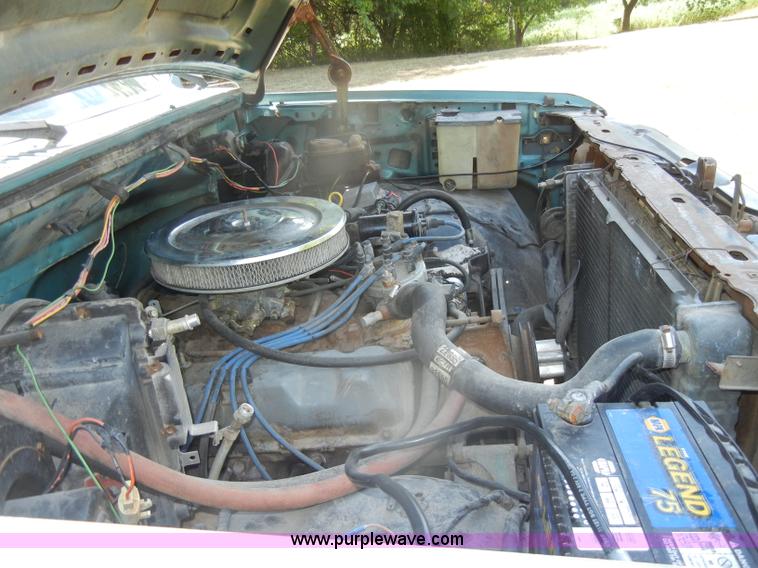 image for item D4603 1983 Ford F250 XL pickup truck