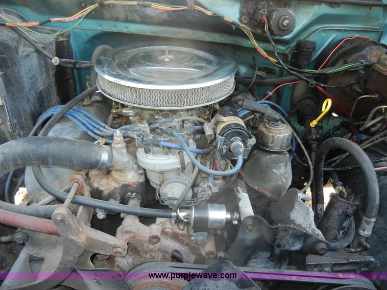 image for item D4603 1983 Ford F250 XL pickup truck