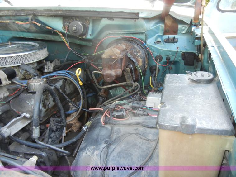 image for item D4603 1983 Ford F250 XL pickup truck