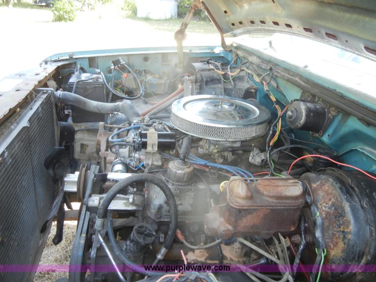 image for item D4603 1983 Ford F250 XL pickup truck