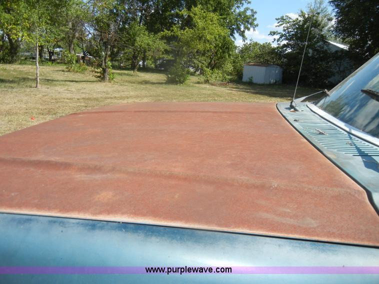 image for item D4603 1983 Ford F250 XL pickup truck