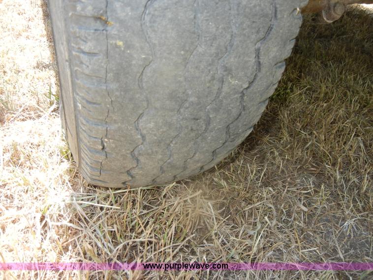 image for item D4603 1983 Ford F250 XL pickup truck