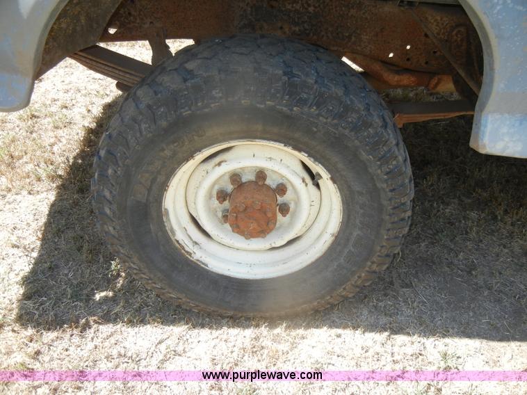image for item D4603 1983 Ford F250 XL pickup truck