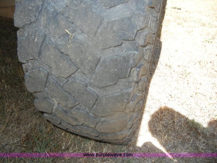 image for item D4603 1983 Ford F250 XL pickup truck