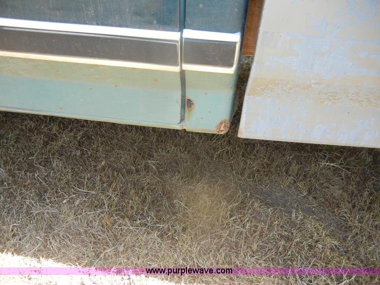 image for item D4603 1983 Ford F250 XL pickup truck