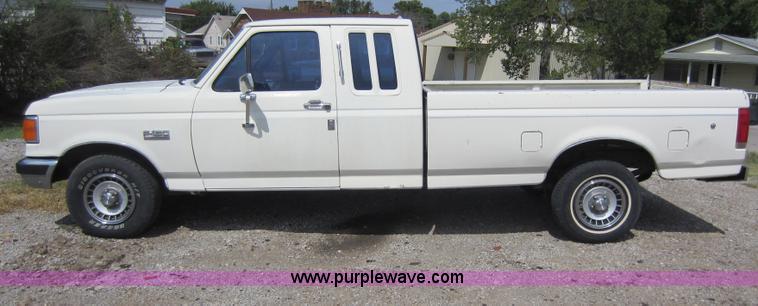 image for item D5598 1987 Ford F150 XL Supercab pickup truck