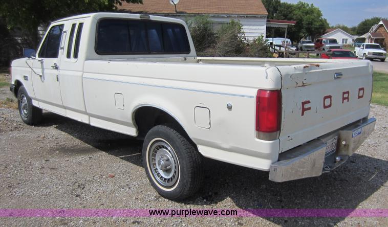 image for item D5598 1987 Ford F150 XL Supercab pickup truck