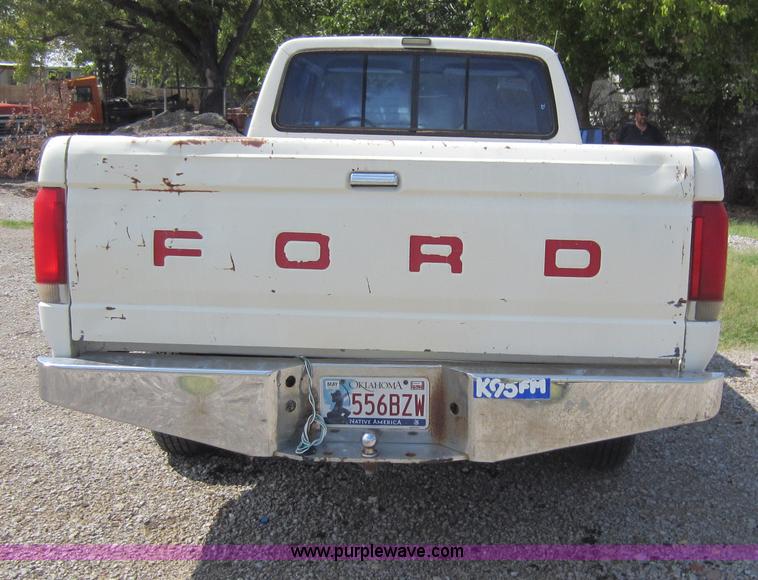 image for item D5598 1987 Ford F150 XL Supercab pickup truck