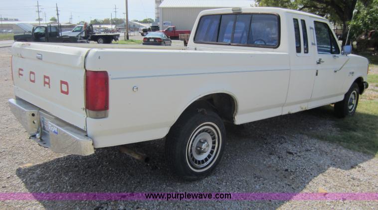 image for item D5598 1987 Ford F150 XL Supercab pickup truck