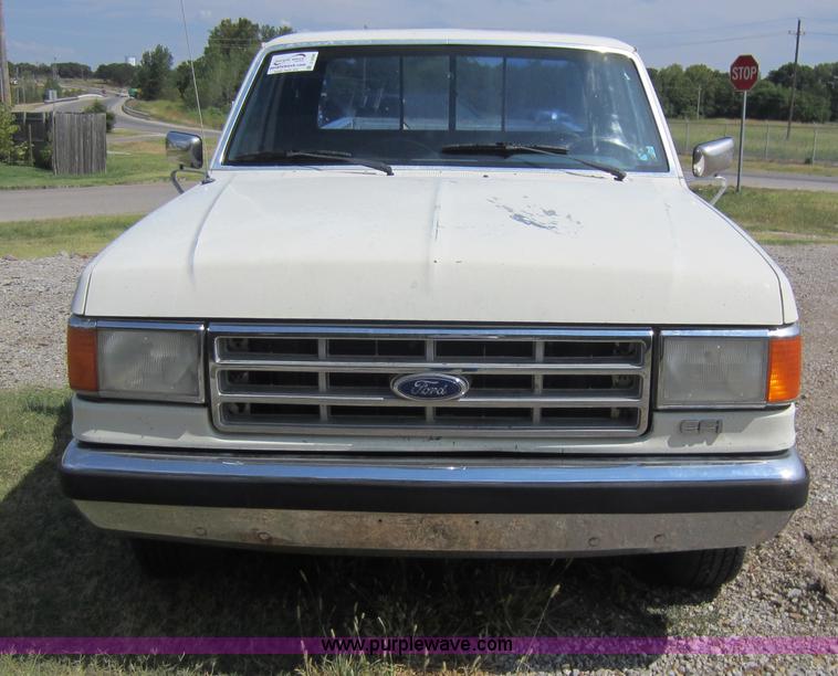 image for item D5598 1987 Ford F150 XL Supercab pickup truck