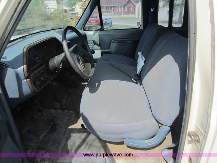 image for item D5598 1987 Ford F150 XL Supercab pickup truck