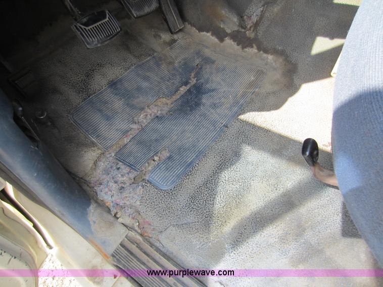 image for item D5598 1987 Ford F150 XL Supercab pickup truck