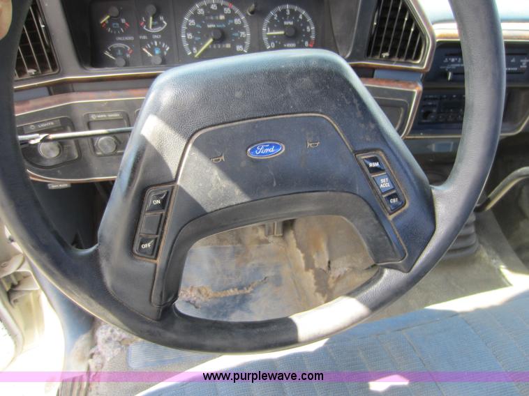 image for item D5598 1987 Ford F150 XL Supercab pickup truck