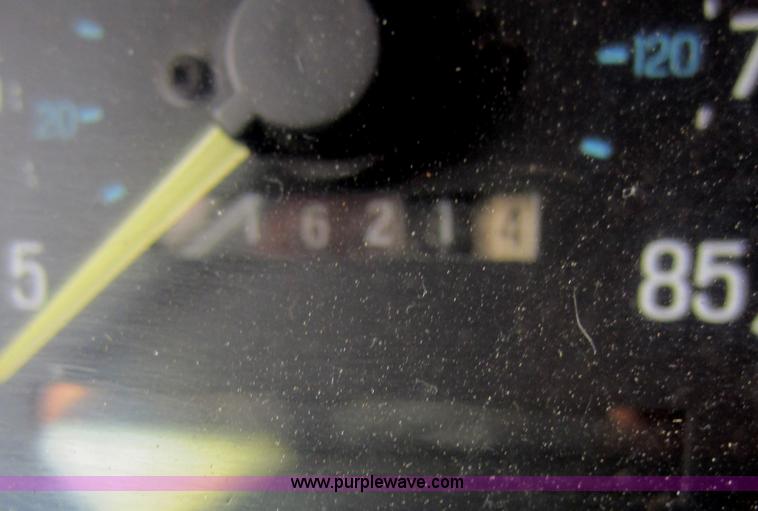 image for item D5598 1987 Ford F150 XL Supercab pickup truck