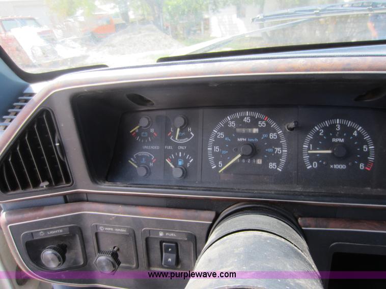 image for item D5598 1987 Ford F150 XL Supercab pickup truck