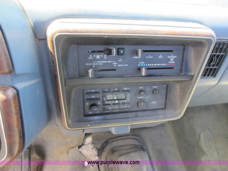 image for item D5598 1987 Ford F150 XL Supercab pickup truck