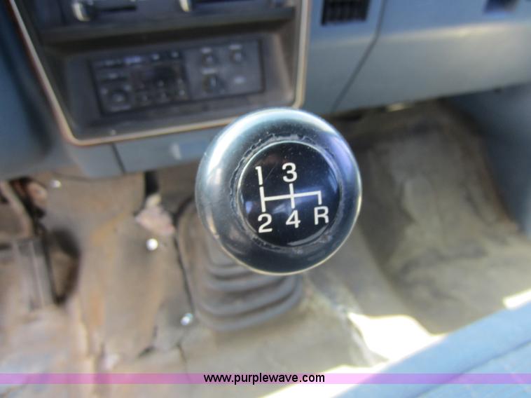 image for item D5598 1987 Ford F150 XL Supercab pickup truck