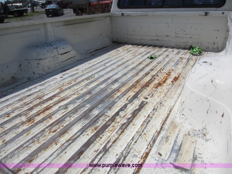 image for item D5598 1987 Ford F150 XL Supercab pickup truck