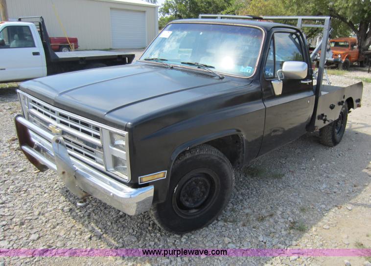 image for item D5599 1986 Chevrolet C20 pickup truck