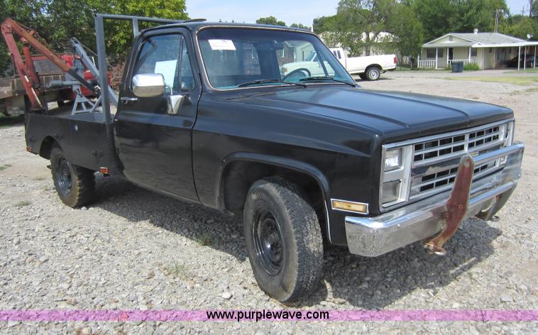 image for item D5599 1986 Chevrolet C20 pickup truck