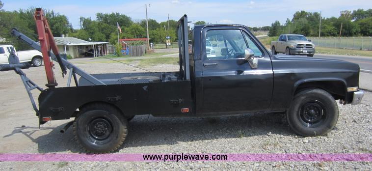 image for item D5599 1986 Chevrolet C20 pickup truck