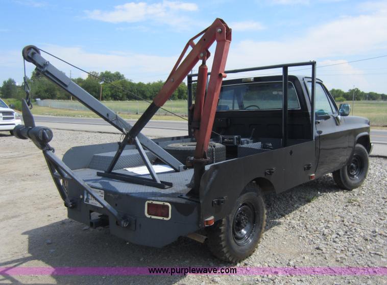 image for item D5599 1986 Chevrolet C20 pickup truck