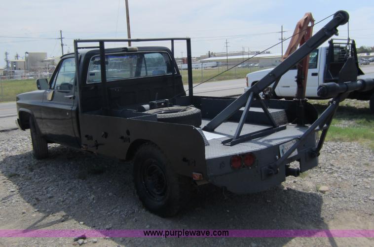 image for item D5599 1986 Chevrolet C20 pickup truck