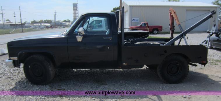 image for item D5599 1986 Chevrolet C20 pickup truck