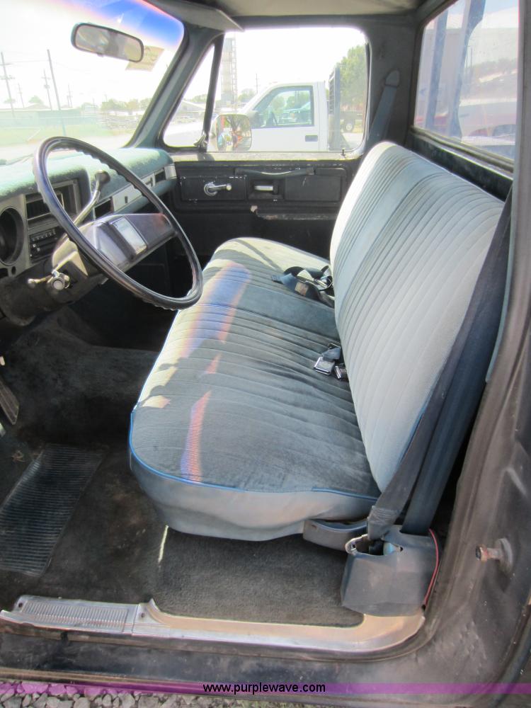 image for item D5599 1986 Chevrolet C20 pickup truck