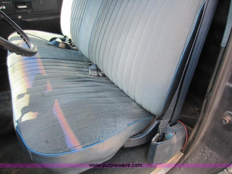 image for item D5599 1986 Chevrolet C20 pickup truck