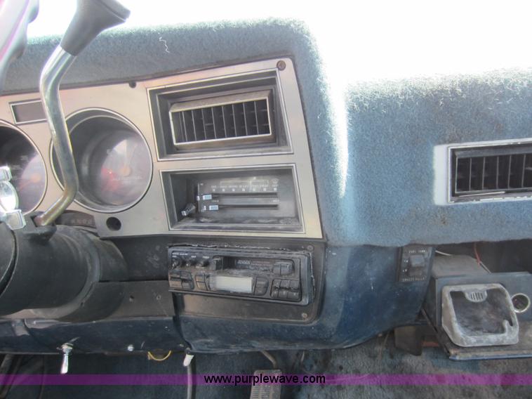 image for item D5599 1986 Chevrolet C20 pickup truck