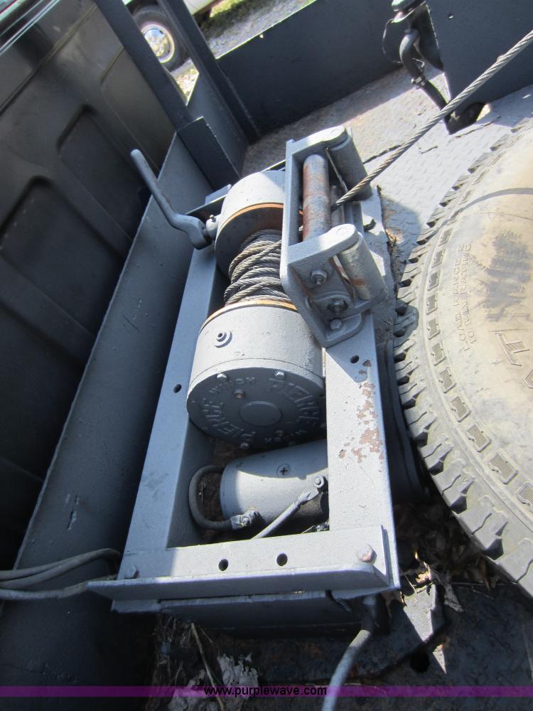 image for item D5599 1986 Chevrolet C20 pickup truck