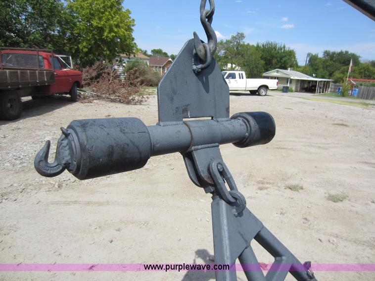 image for item D5599 1986 Chevrolet C20 pickup truck