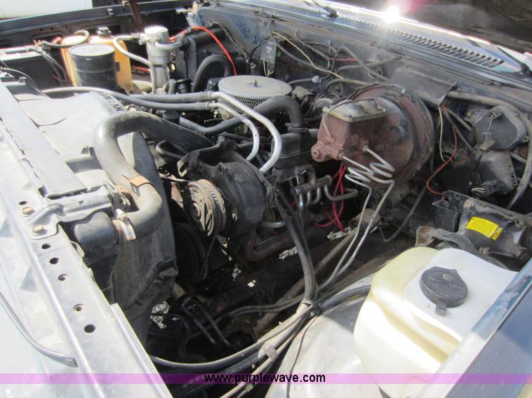 image for item D5599 1986 Chevrolet C20 pickup truck