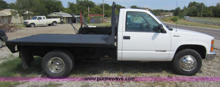 image for item D5600 1999 Chevrolet C3500 HD flatbed pickup truck