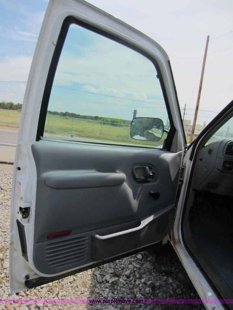 image for item D5600 1999 Chevrolet C3500 HD flatbed pickup truck