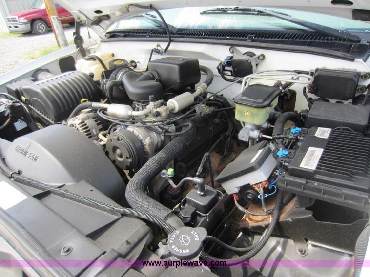 image for item D5600 1999 Chevrolet C3500 HD flatbed pickup truck