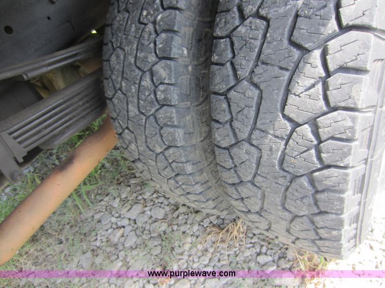 image for item D5600 1999 Chevrolet C3500 HD flatbed pickup truck