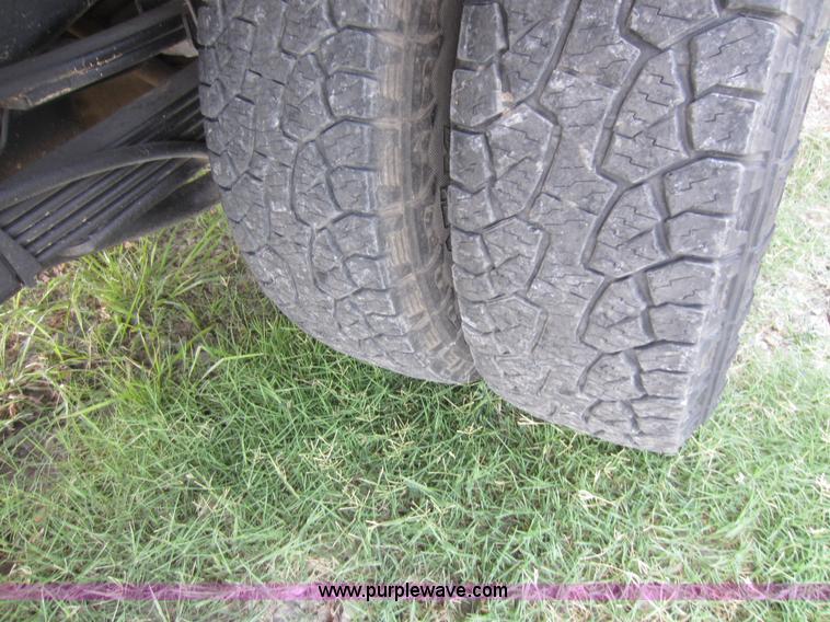 image for item D5600 1999 Chevrolet C3500 HD flatbed pickup truck