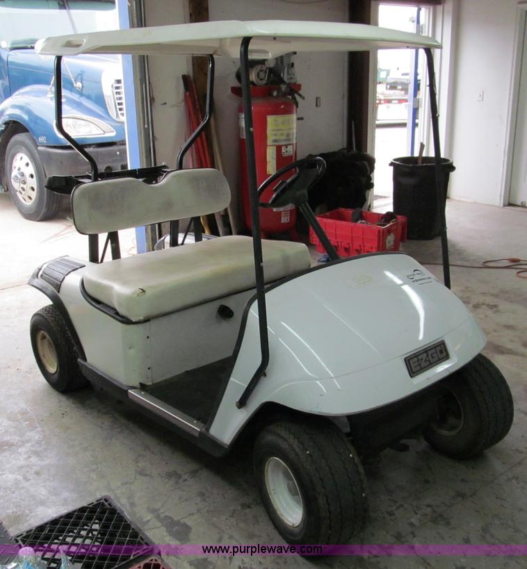 image for item E2005 EZ-Go golf cart