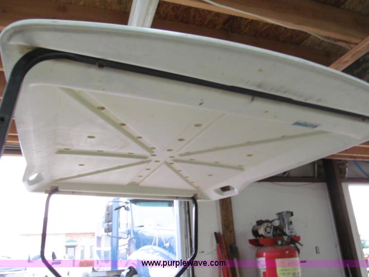 image for item E2005 EZ-Go golf cart