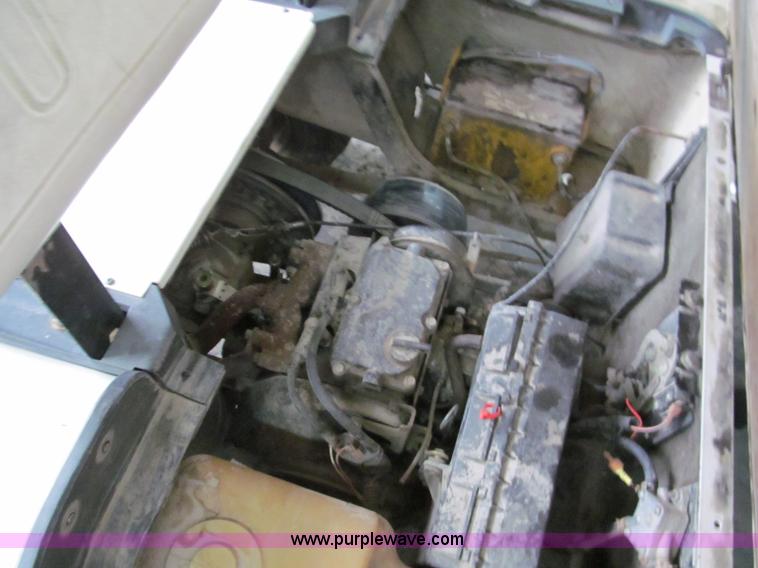 image for item E2005 EZ-Go golf cart