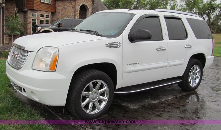 image for item E2014 2007 GMC Yukon Denali SUV