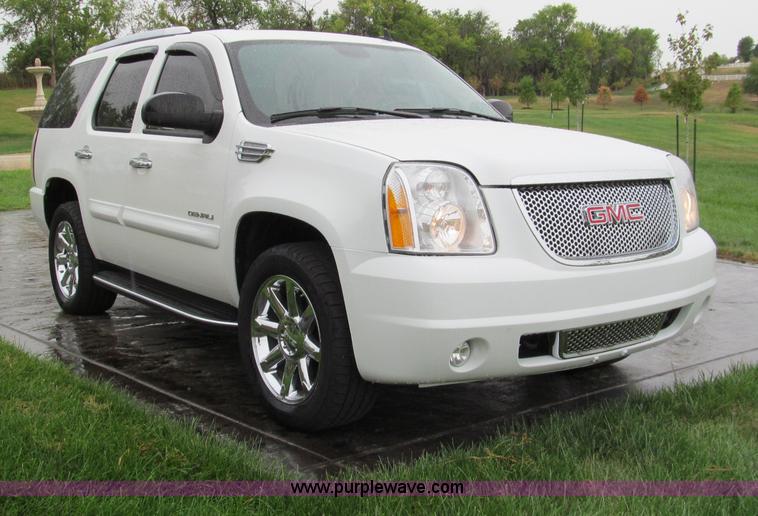 image for item E2014 2007 GMC Yukon Denali SUV