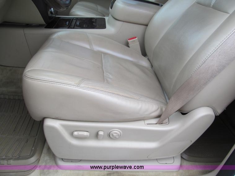 image for item E2014 2007 GMC Yukon Denali SUV