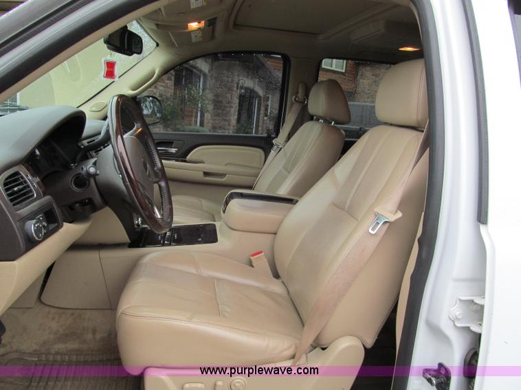 image for item E2014 2007 GMC Yukon Denali SUV